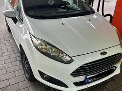 Weiß Gebraucht 2013 Ford Fiesta Kleinwagen | 3.900 €