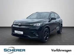 Grenadillschwarz metallic (metallic) Gebraucht 2025 VW Tiguan R-line SUV | 52.920 € (Guter Preis)