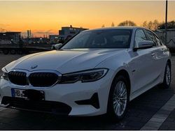 Weiß Gebraucht 2021 BMW 330e Sport Line Limousine | 27.000 € (Guter Preis)