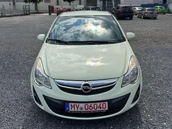 Gelb Gebraucht 2011 Opel Corsa Satellite Limousine | 4.100 € (Fairer Preis)