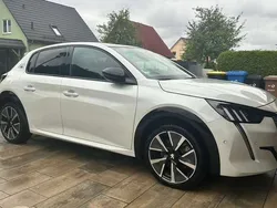 Weiß Gebraucht 2022 Peugeot e-208 GT Kleinwagen | 16.500 € (Fairer Preis)