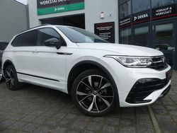 Oryxweiß perlmutteffek (metallic) Gebraucht 2022 VW Tiguan Allspace R-line SUV | 36.800 € (Fairer Preis)