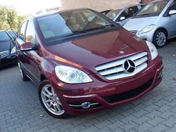 Rot Gebraucht 2010 Mercedes B180 Van / Kleinbus | 9.990 € (Etwas zu teuer)