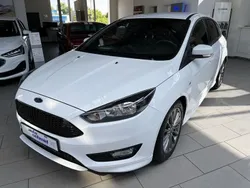 Frostweiß Gebraucht 2018 Ford Focus ST-Line Limousine | 13.990 € (Fairer Preis)