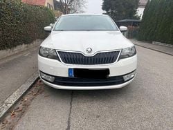 Weiß Gebraucht 2014 Skoda Rapid Limousine | 9.000 € (Fairer Preis)