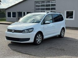 Weiß Gebraucht 2014 VW Touran Comfortline Van / Kleinbus | 3.995 € (Etwas zu teuer)