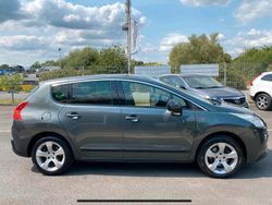 Grau Gebraucht 2009 Peugeot 3008 Van / Kleinbus | 3.200 € (Guter Preis)