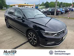 Deep black perleffekt 6717 (metallic) Gebraucht 2022 VW Passat Elegance Kombi | 29.849 € (Teuer)