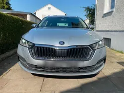 Silber Gebraucht 2020 Skoda Octavia Kombi | 17.000 €