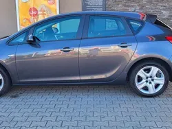 Grau Gebraucht 2012 Opel Astra Edition Limousine | 6.200 € (Fairer Preis)