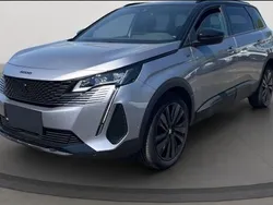 Grau Gebraucht 2022 Peugeot 5008 GTi Van / Kleinbus | 41.449 €