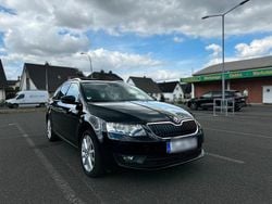 Schwarz Gebraucht 2013 Skoda Octavia Kombi | 9.499 € (Etwas zu teuer)