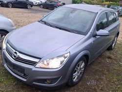 Grau Gebraucht 2007 Opel Astra Limousine | 2.600 € (Fairer Preis)
