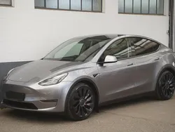 Silber Gebraucht 2023 Tesla Model Y Performance SUV | 42.950 € (Fairer Preis)