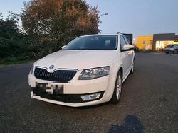 Weiß Gebraucht 2015 Skoda Octavia Kombi | 10.300 € (Guter Preis)