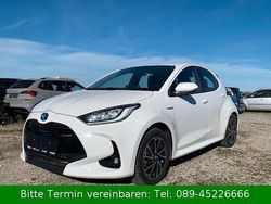 Weiß Gebraucht 2021 Toyota Yaris Hybrid Limousine | 17.890 € (Guter Preis)
