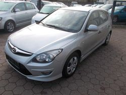 Silber Gebraucht 2010 Hyundai i30 Classic Limousine | 2.290 €