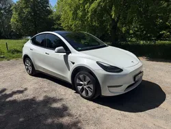 Weiß Gebraucht 2023 Tesla Model Y Long Range SUV | 36.250 € (Fairer Preis)