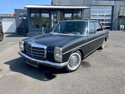 Gelb Gebraucht 1974 Mercedes 230 Limousine | 12.990 €