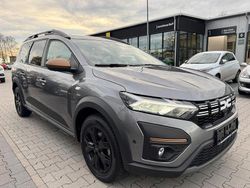 Grau Gebraucht 2024 Dacia Jogger Extreme Van / Kleinbus | 19.990 € (Fairer Preis)