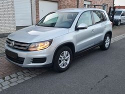 Silber Gebraucht 2015 VW Tiguan Trendline SUV | 13.950 € (Fairer Preis)