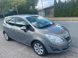 Braun Gebraucht 2010 Opel Meriva Van / Kleinbus | 4.999 € (Teuer)