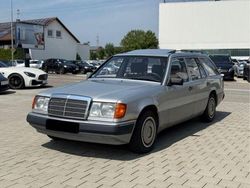 Silber Gebraucht 1993 Mercedes 200 Limousine | 3.490 €
