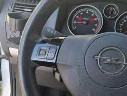 Weiß Gebraucht 2009 Opel Zafira Van / Kleinbus | 3.000 € (Fairer Preis)