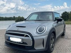 Grau Gebraucht 2023 Mini Cooper SE Classic Kleinwagen | 18.300 € (Guter Preis)