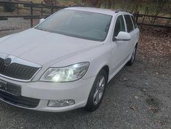 Weiß Gebraucht 2012 Skoda Octavia Kombi | 3.500 € (Guter Preis)