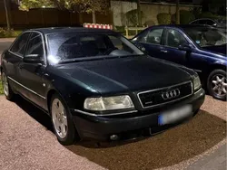 Grün Gebraucht 2001 Audi A8 Limousine | 4.500 €