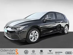 Polsterfarbe: grau Gebraucht 2023 VW Golf VIII Life Limousine | 22.350 € (Fairer Preis)