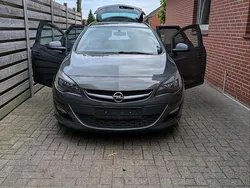 Grau Gebraucht 2011 Opel Astra Kombi | 2.950 € (Guter Preis)