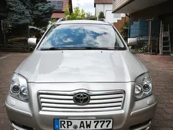Grau Gebraucht 2005 Toyota Avensis Sol Limousine | 2.500 € (Fairer Preis)