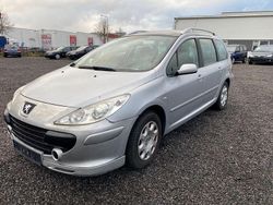 Silber Gebraucht 2008 Peugeot 307 Tendance Limousine | 3.990 € (Teuer)