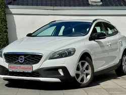 Weiß Gebraucht 2013 Volvo V40 CC Momentum Kombi | 8.900 € (Fairer Preis)