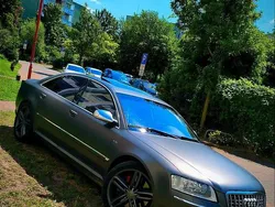 Grau Gebraucht 2007 Audi S8 Comfort Limousine | 9.990 €