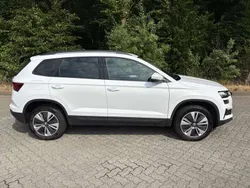 Weiß Gebraucht 2023 Skoda Karoq Ambition SUV | 26.800 € (Guter Preis)