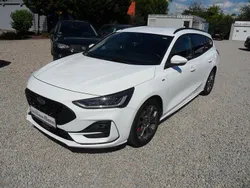 Weiß Gebraucht 2023 Ford Focus ST-Line X Limousine | 13.990 € (Superpreis)