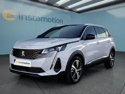 Weiß Gebraucht 2023 Peugeot 5008 Van / Kleinbus | 32.649 € (Teuer)