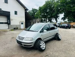 Silber Gebraucht 2009 VW Sharan Trendline Van / Kleinbus | 2.599 € (Guter Preis)