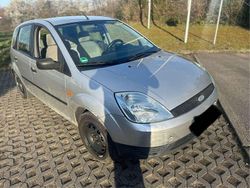 Silber Gebraucht 2003 Ford Fiesta Ambiente Kleinwagen | 1.500 € (Guter Preis)