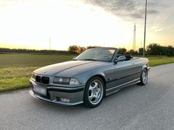 Grau Gebraucht 1994 BMW 325 Cabriolet Cabrio | 13.000 €