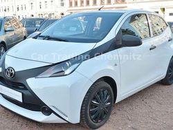 Weiß Gebraucht 2016 Toyota Aygo Kleinwagen | 6.999 € (Fairer Preis)