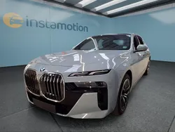 Grau Gebraucht 2024 BMW 740 Limousine | 91.349 €