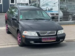 Schwarz Gebraucht 2002 Volvo V40 Comfort Kombi | 1.100 € (Guter Preis)