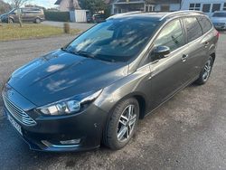 Grau Gebraucht 2018 Ford Focus Titanium Kombi | 12.590 €