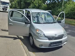 Silber Gebraucht 2000 Toyota Yaris Sol Kombi | 2.350 € (Fairer Preis)