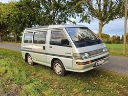 Silber Gebraucht 1993 Mitsubishi L300 Van / Kleinbus | 4.700 €