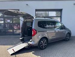 Chromitgrau Gebraucht 2023 Mercedes 180 Edition 1 Limousine | 43.950 €